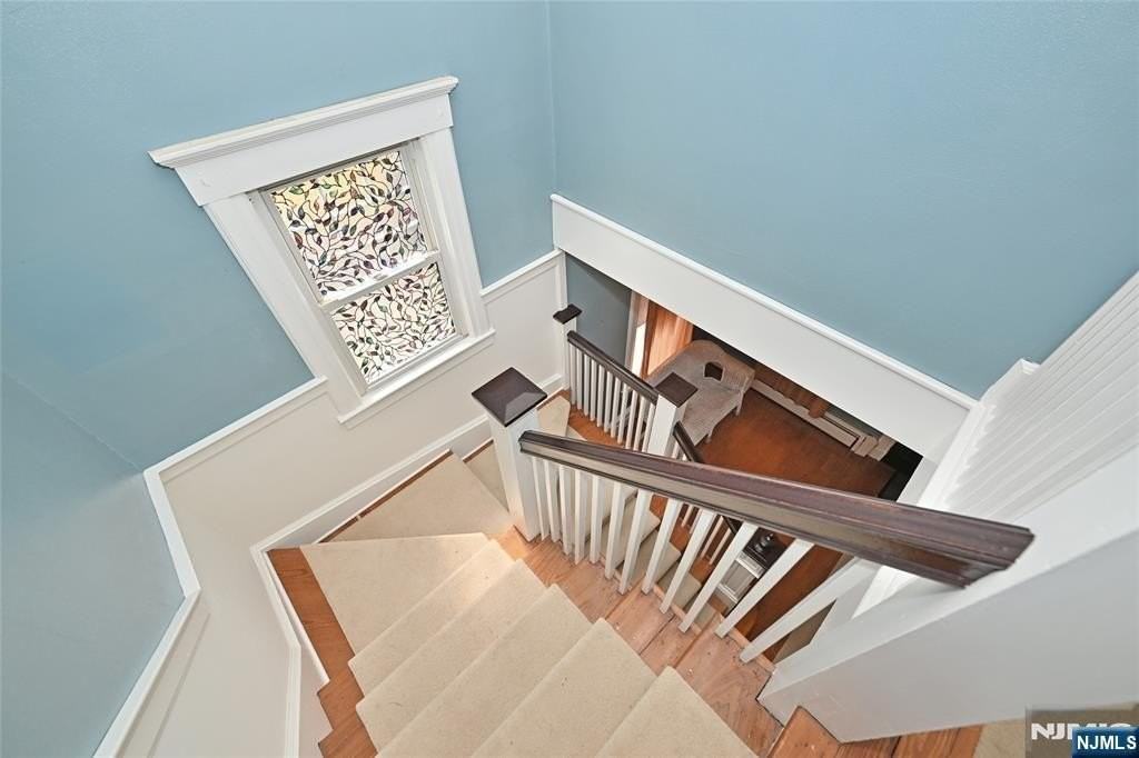 264 Morse Ave - Photo 5 of 28