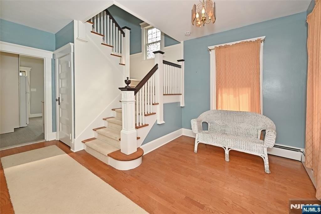 264 Morse Ave - Photo 6 of 28