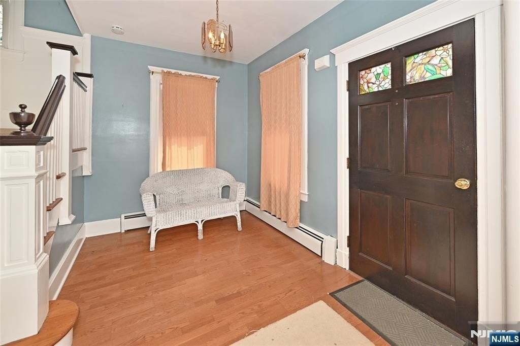 264 Morse Ave - Photo 7 of 28
