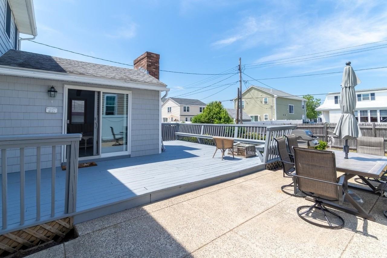 545 Hudson St - Photo 3 of 28