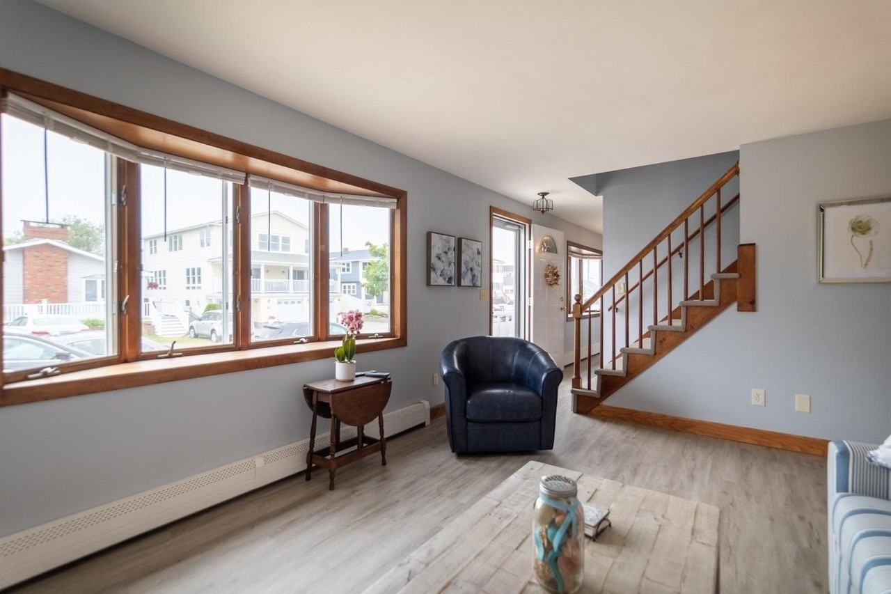545 Hudson St - Photo 4 of 28