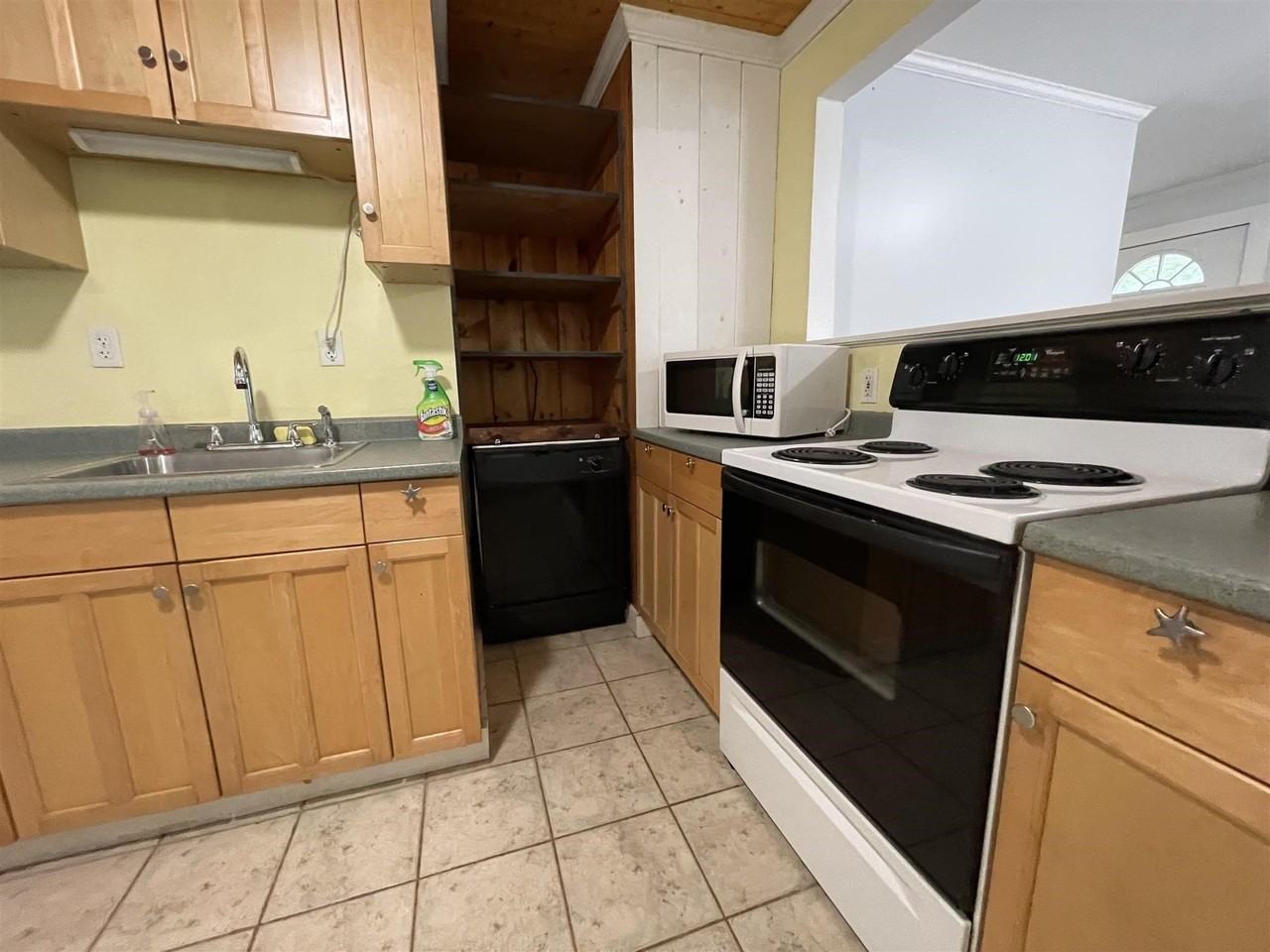 28 Boush St - Photo 7 of 26