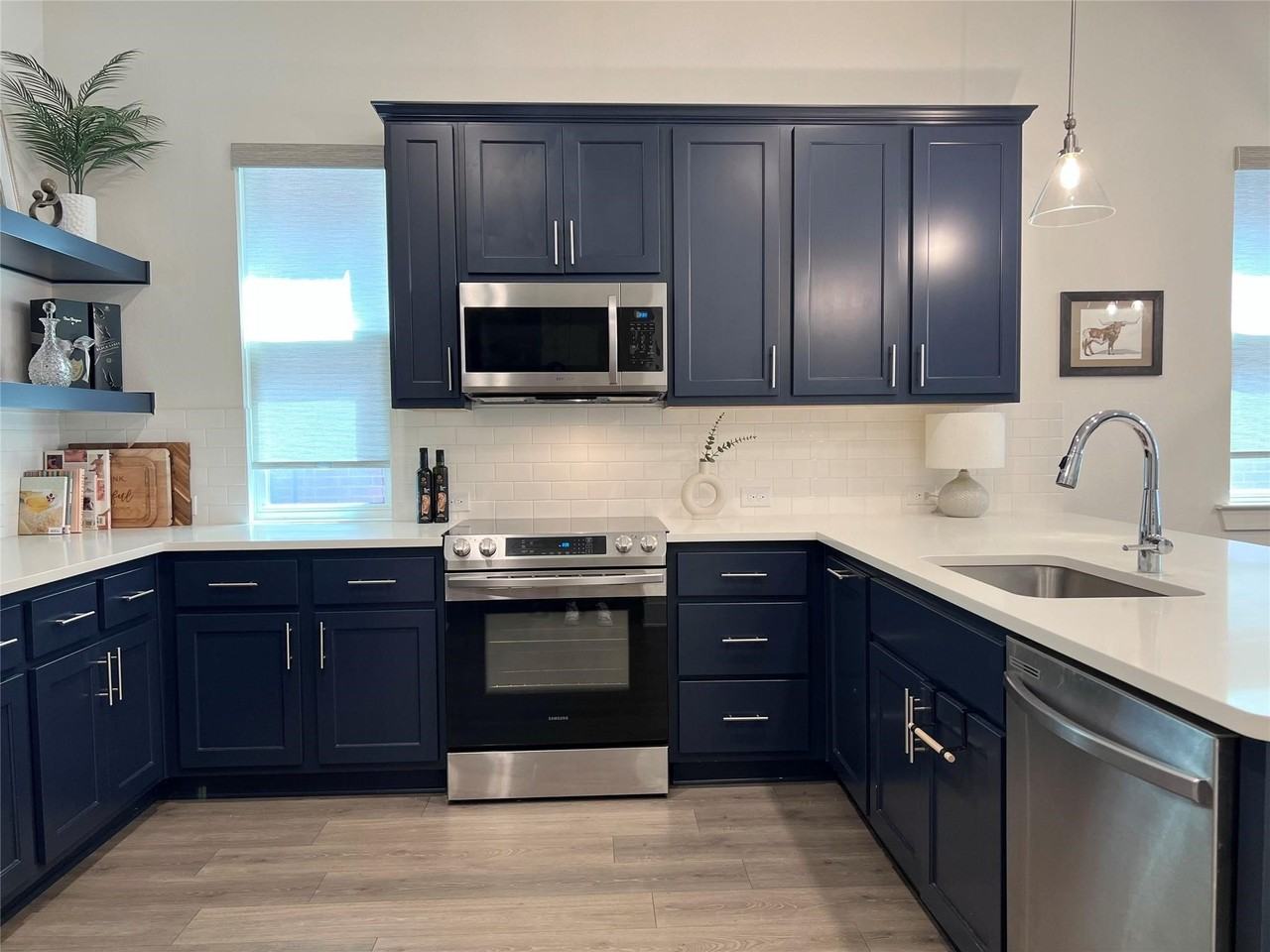 2823 Stanley Ave - Photo 2 of 20