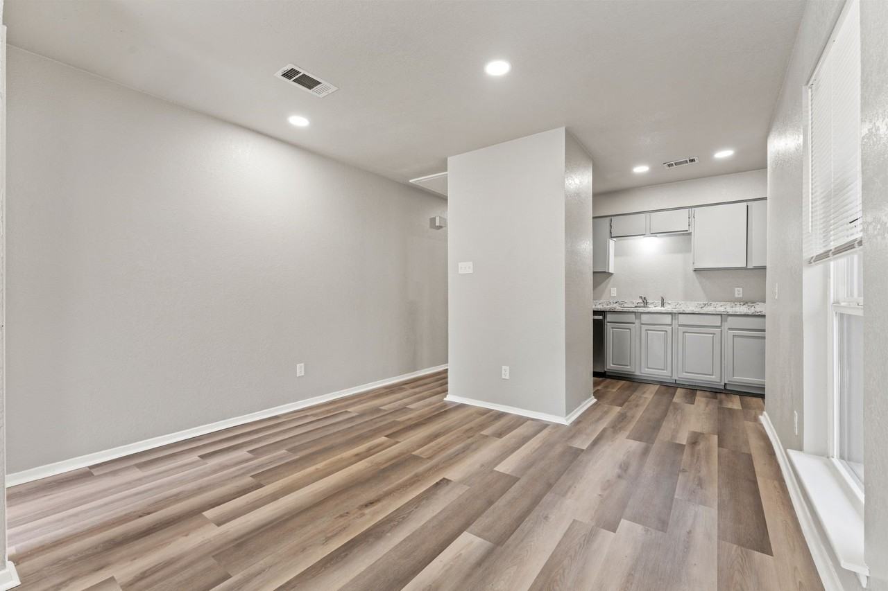 2512 Windy Pine Ln - Photo 3 of 21