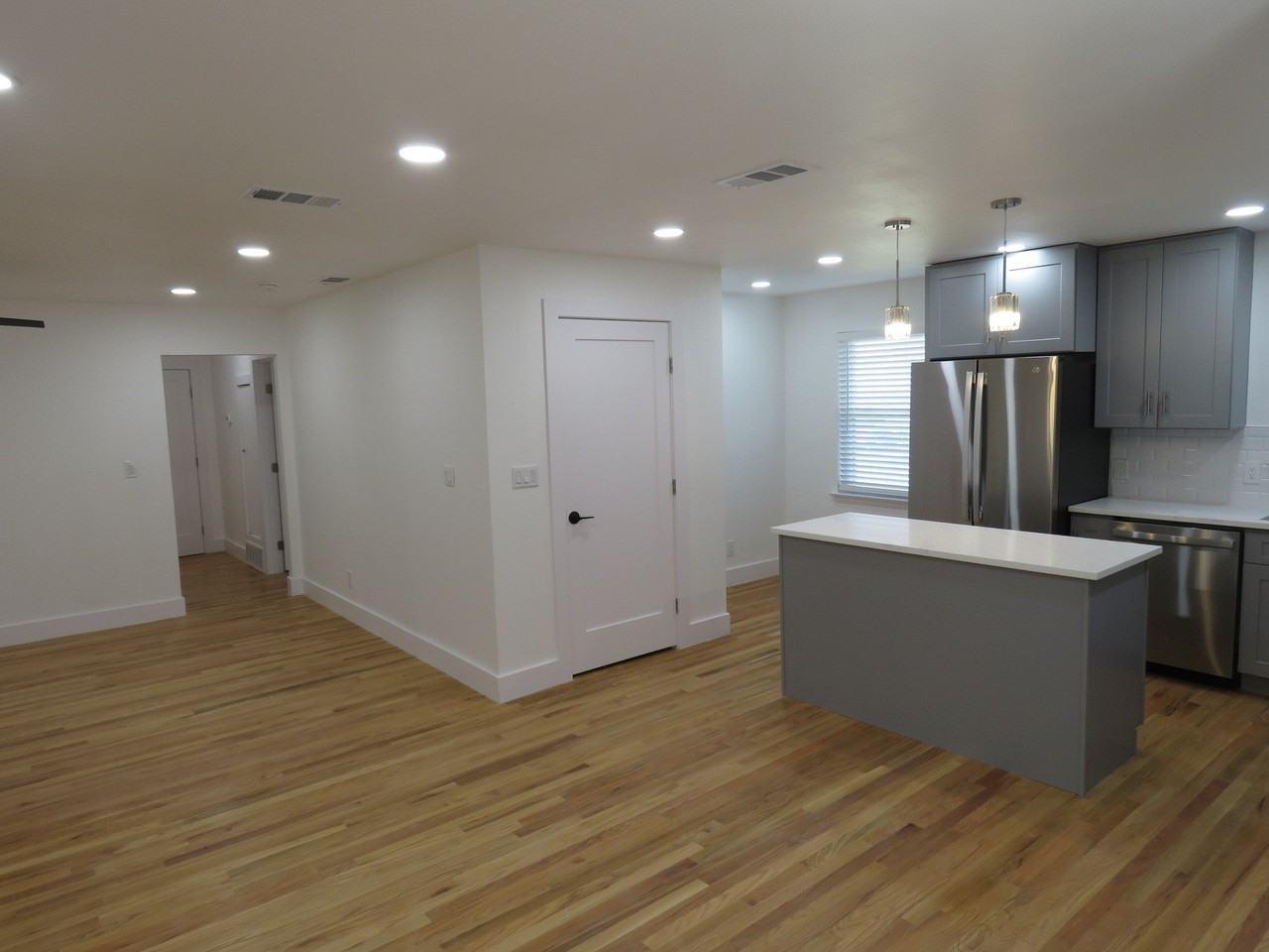 413 Marilu St - Photo 4 of 12