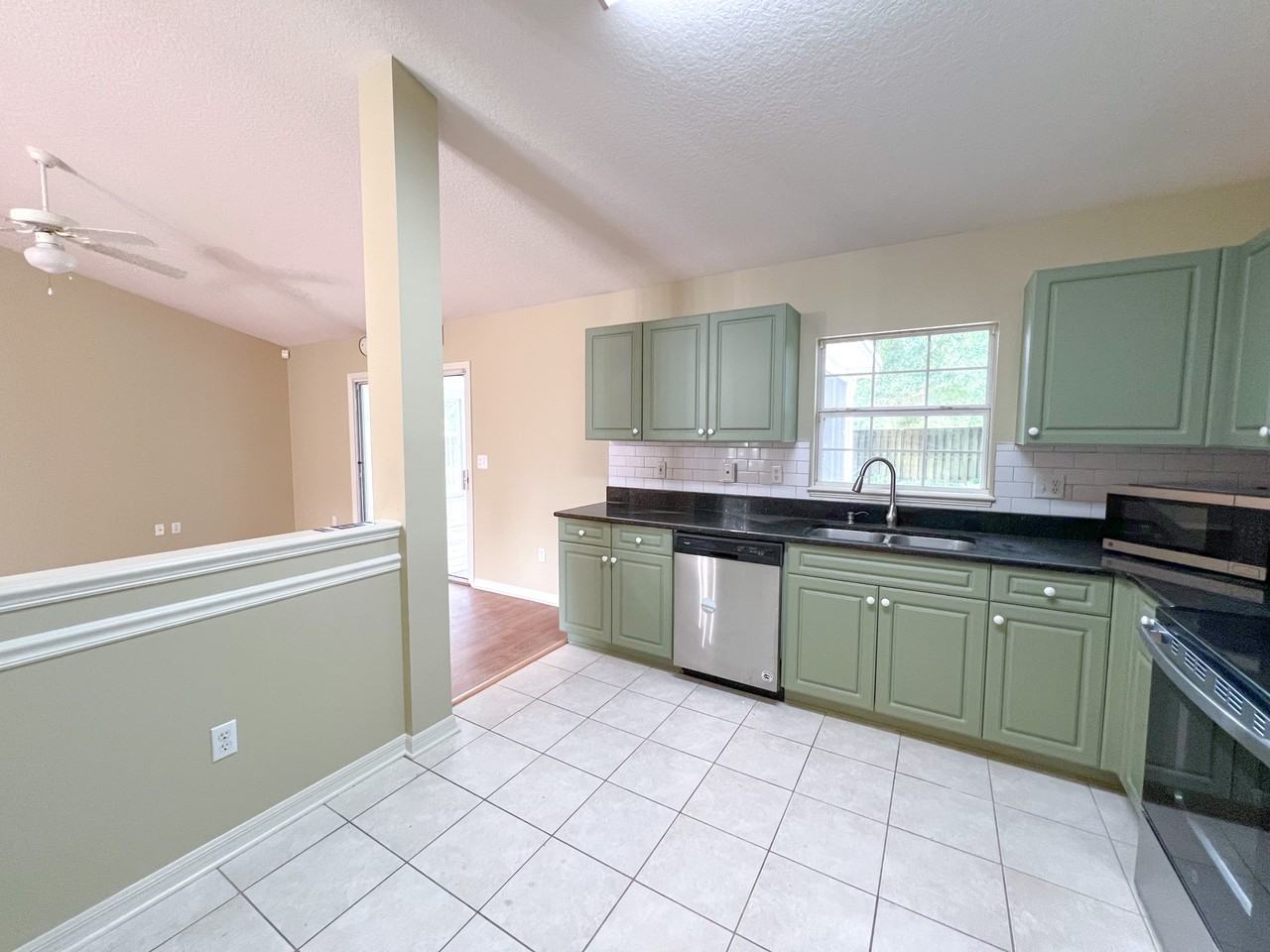 8414 Sw 66th Ln #1 - Photo 5 of 17
