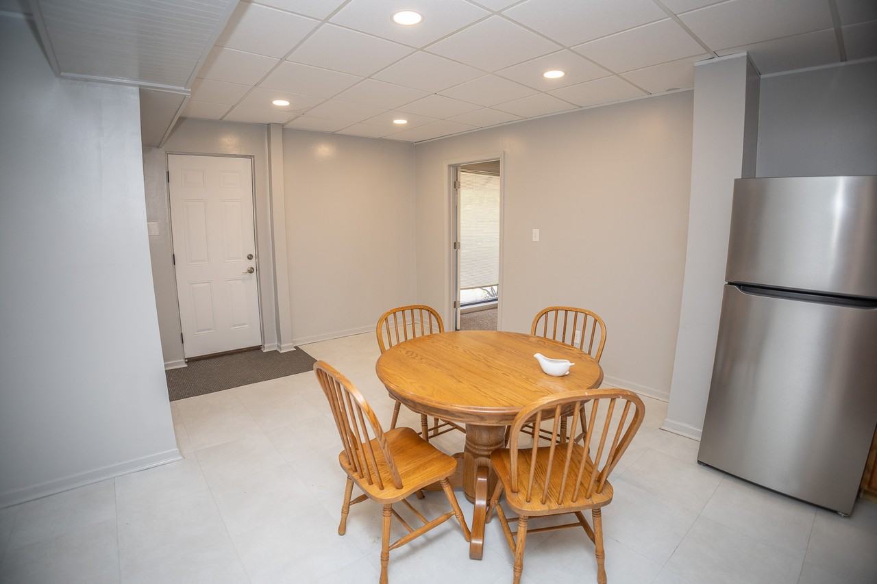 202 E Franklin St #1 - Photo 3 of 20