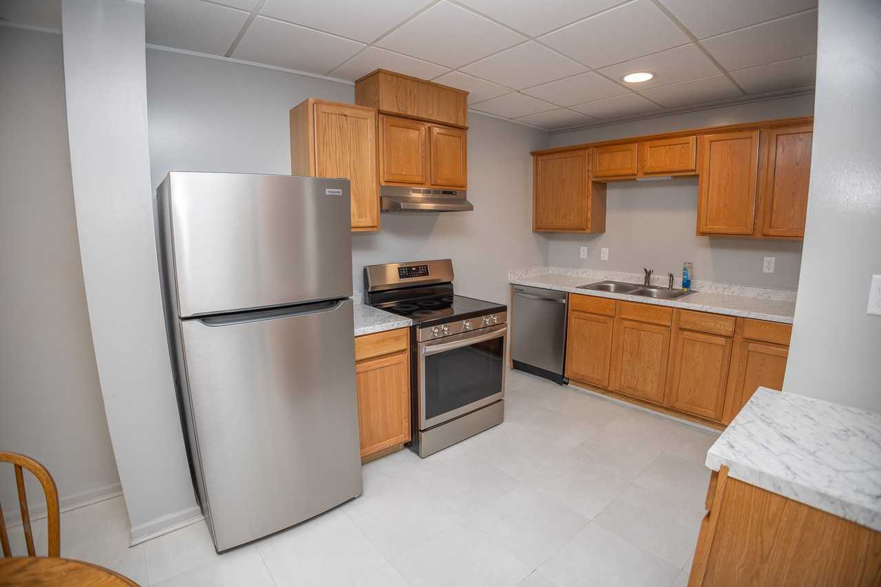 202 E Franklin St #1 - Photo 4 of 20