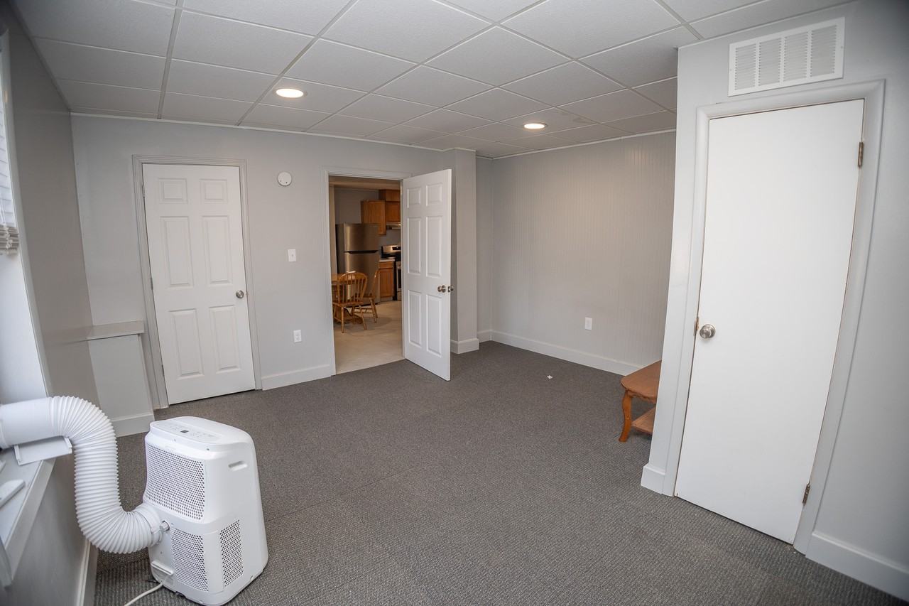 202 E Franklin St #1 - Photo 7 of 20