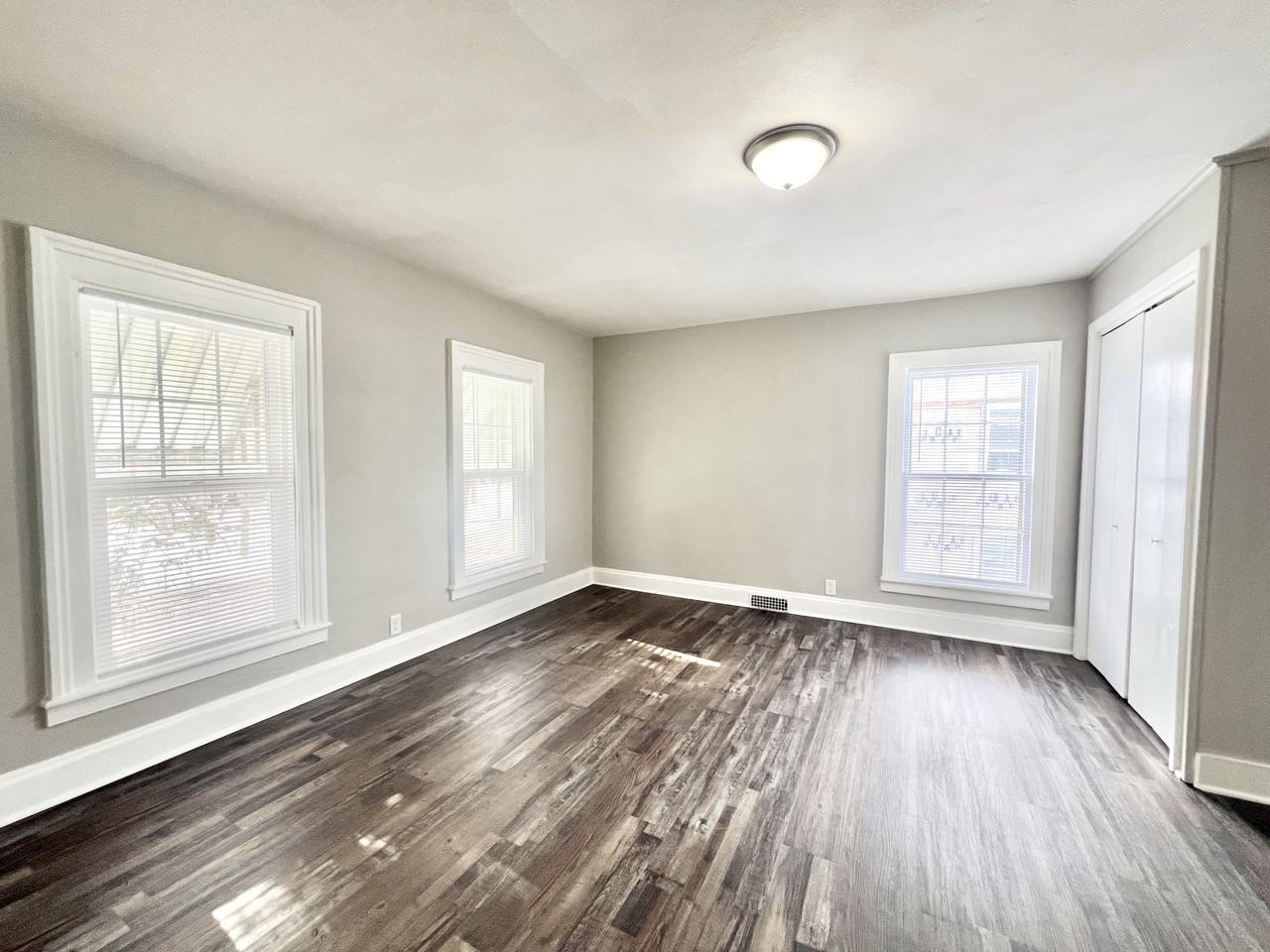 921 W Grand Ave #2 - Photo 7 of 26