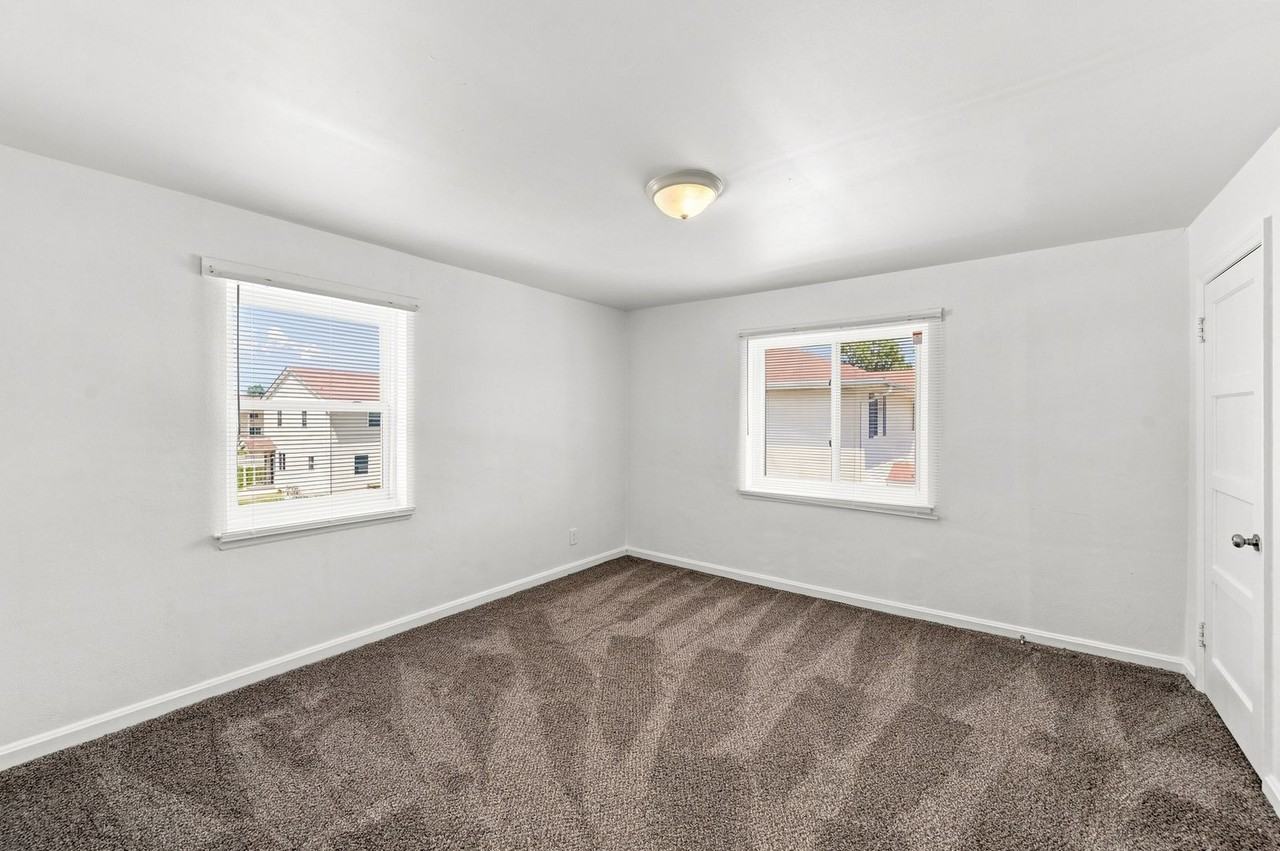 1717 Lodge Ave - Photo 4 of 40