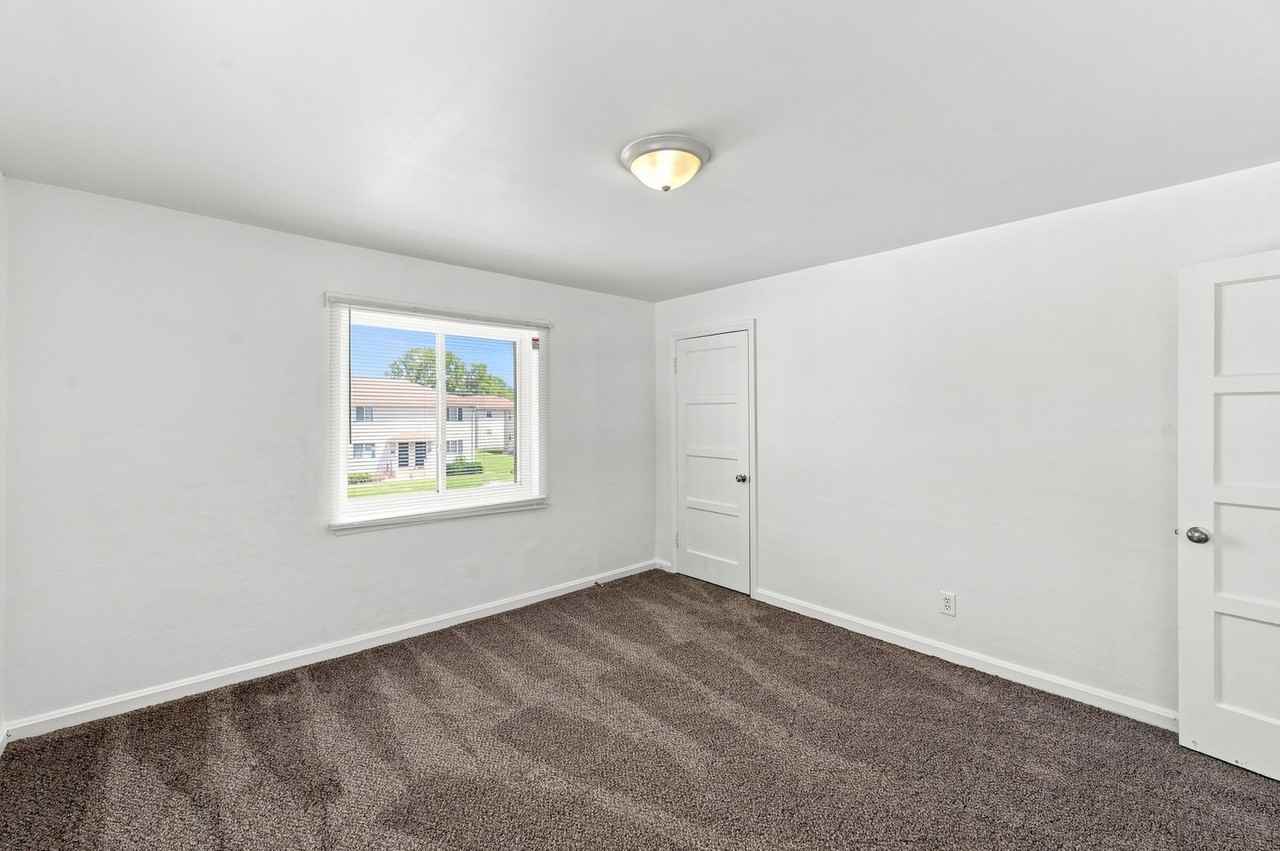 1717 Lodge Ave - Photo 5 of 40