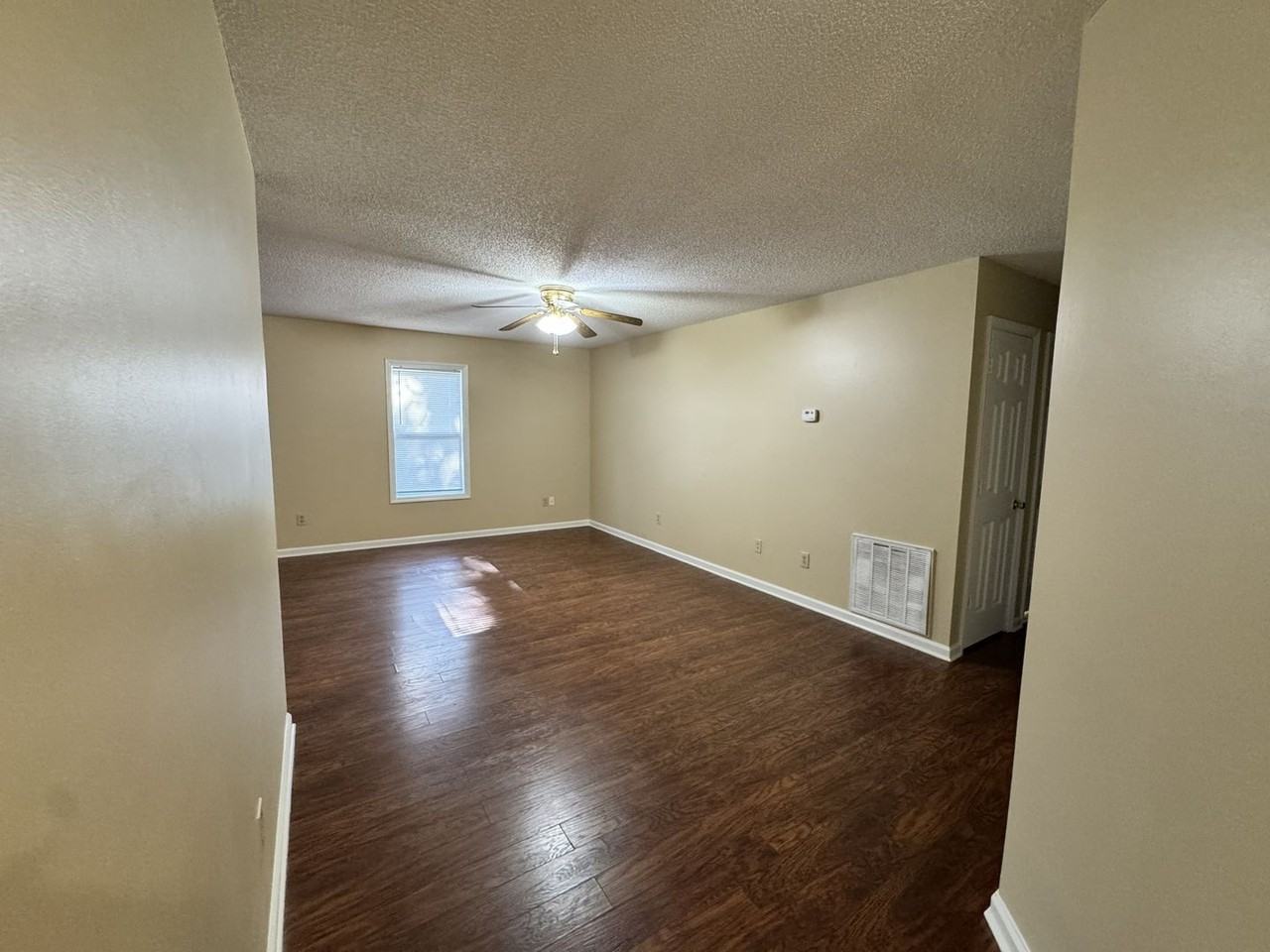 215 Hay St - Photo 7 of 21