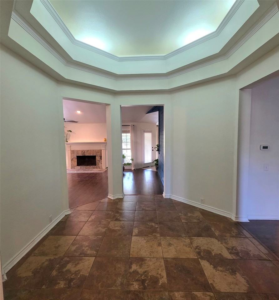 207 Julian Dr - Photo 3 of 24