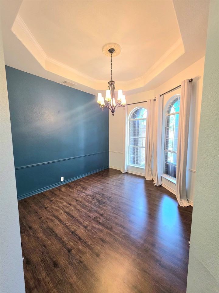 207 Julian Dr - Photo 5 of 24