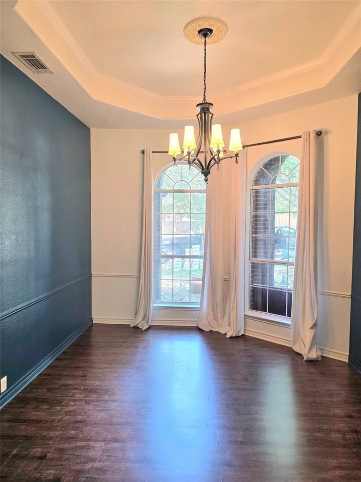 207 Julian Dr - Photo 6 of 24