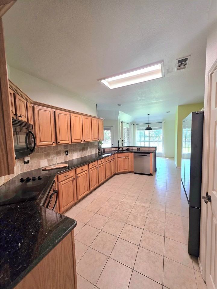 207 Julian Dr - Photo 7 of 24