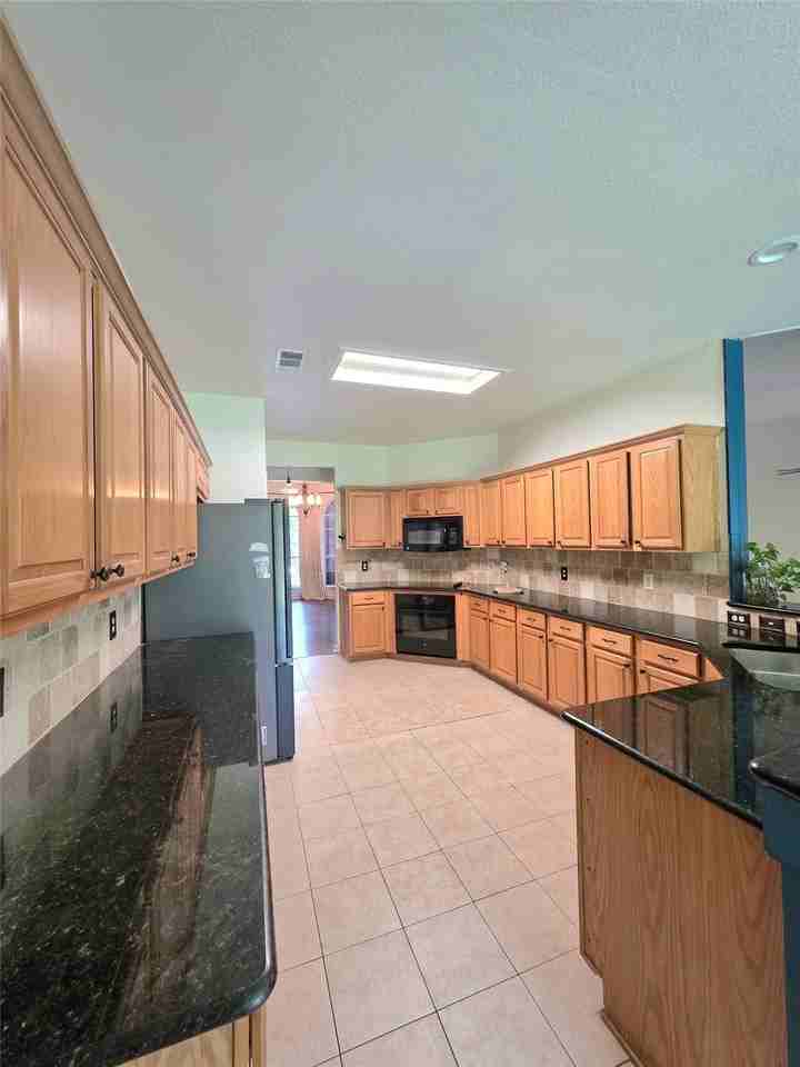 207 Julian Dr - Photo 5 of 19
