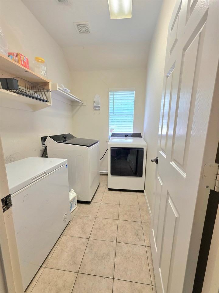 207 Julian Dr - Photo 6 of 19