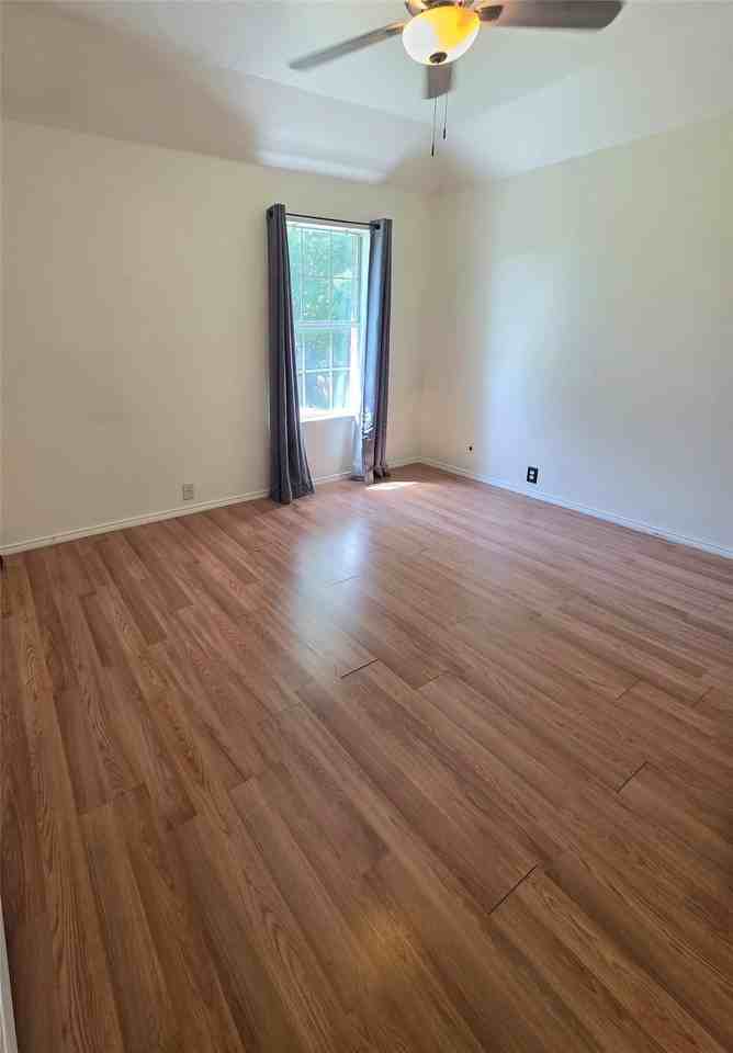 207 Julian Dr - Photo 7 of 19