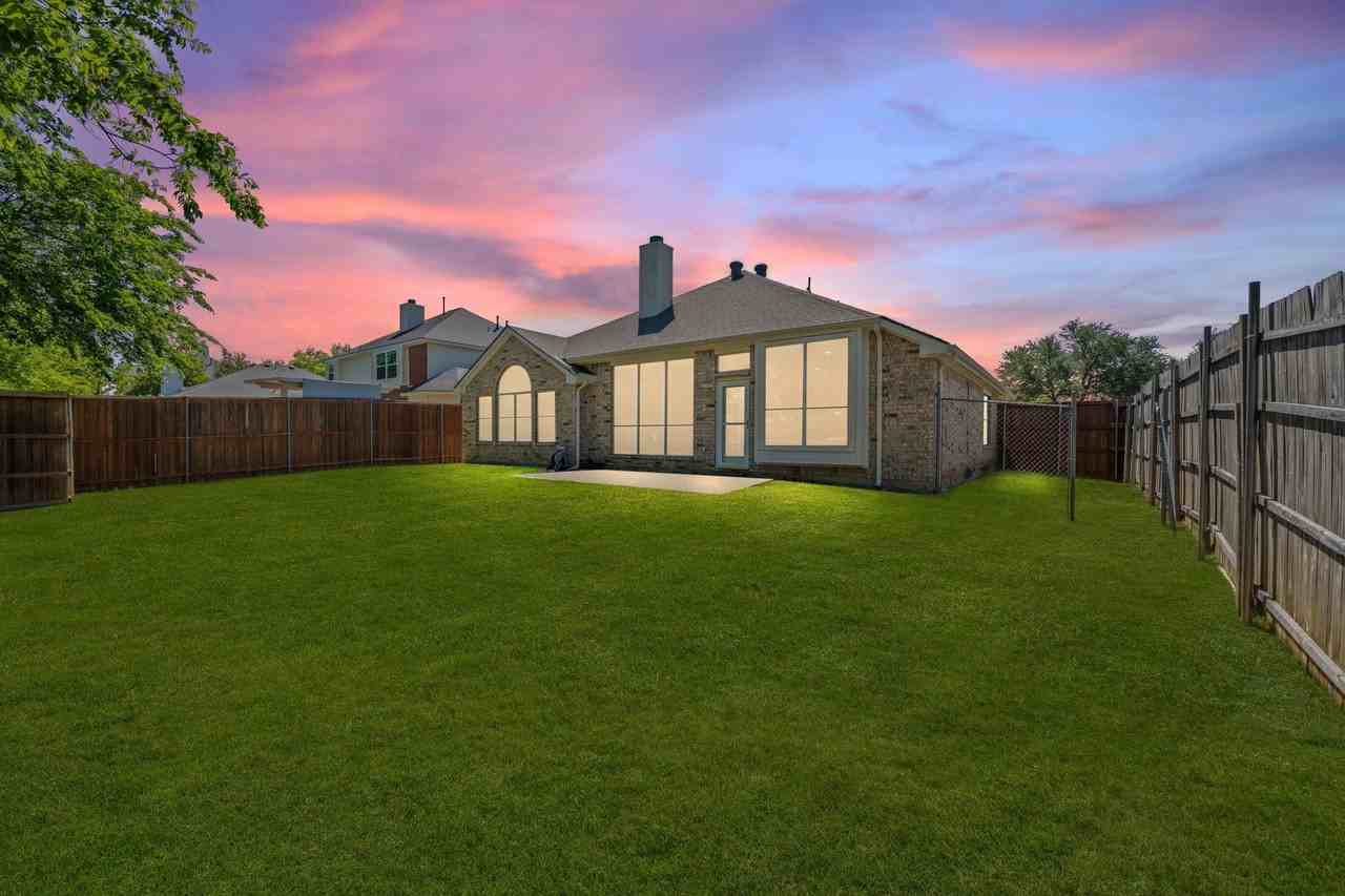 7512 Brookview Dr - Photo 6 of 39