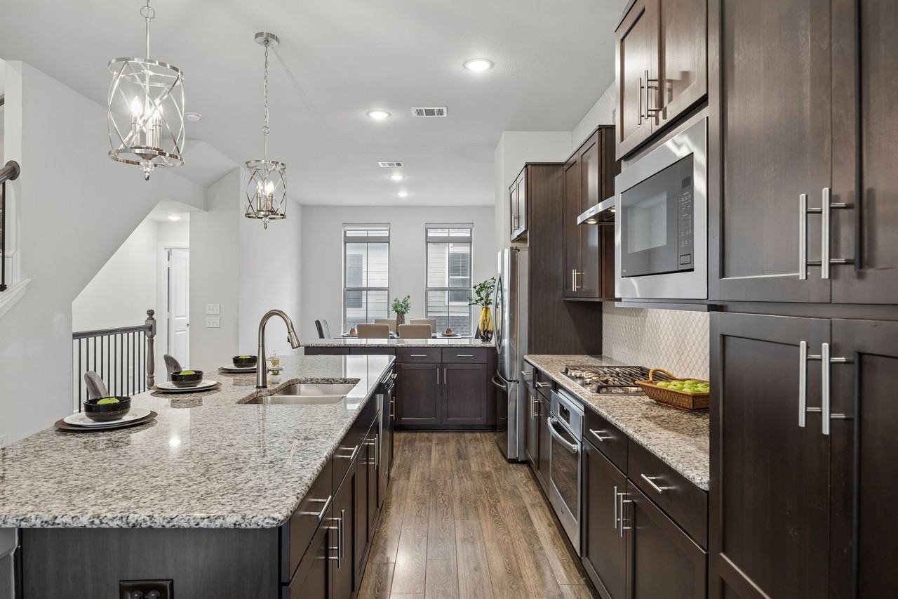 1071 Tea Olive Ln - Photo 4 of 31