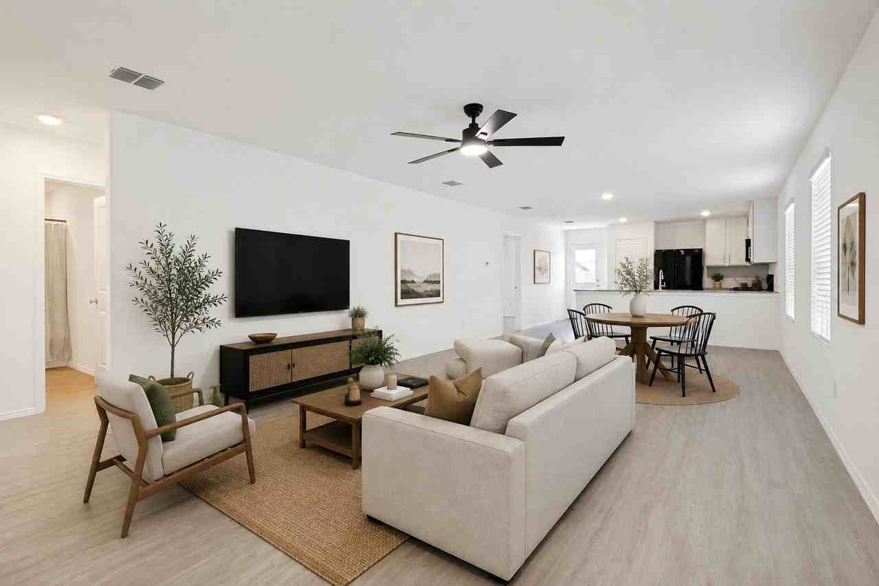3037 Ashbrook Ln - Photo 3 of 34