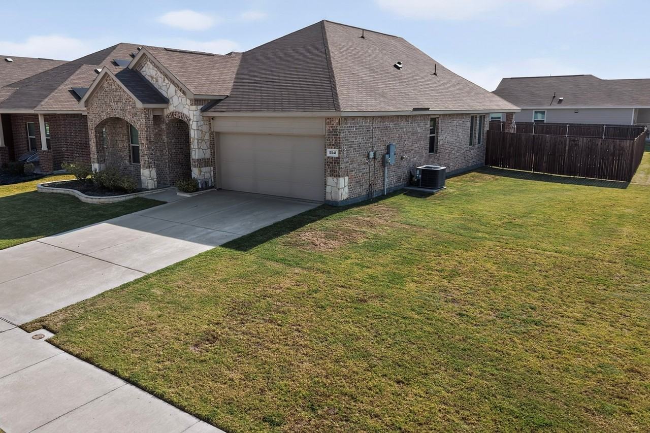 5341 Timber Point Dr - Photo 5 of 40