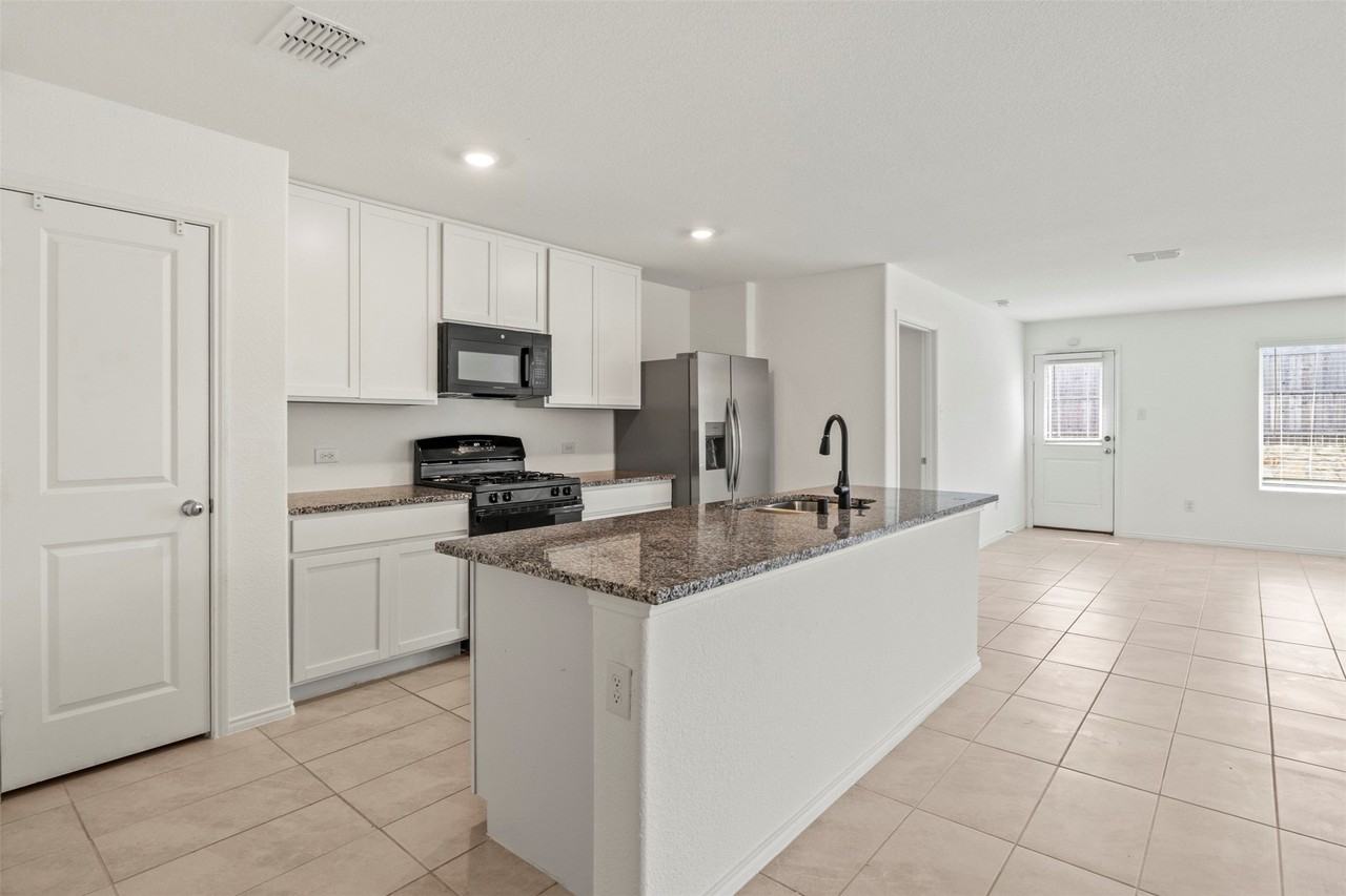 11807 Marcellus Way - Photo 3 of 28