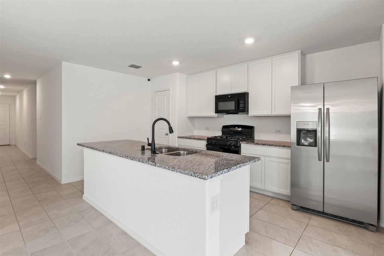 11807 Marcellus Way - Photo 4 of 28
