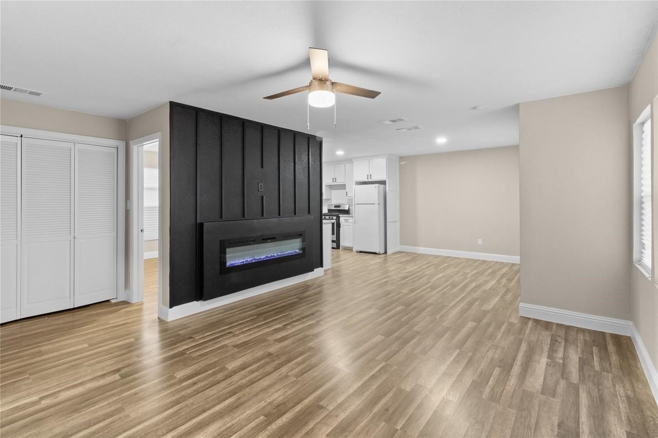 2907 Clinton Ave - Photo 2 of 10