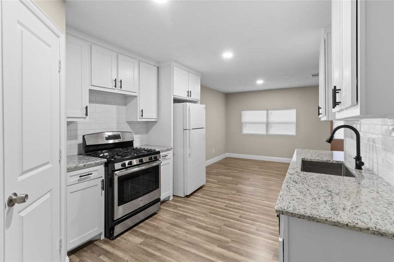 2907 Clinton Ave - Photo 3 of 10