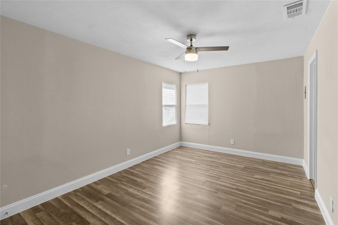 2907 Clinton Ave - Photo 5 of 10