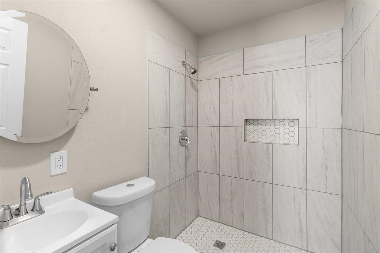 2907 Clinton Ave - Photo 6 of 10