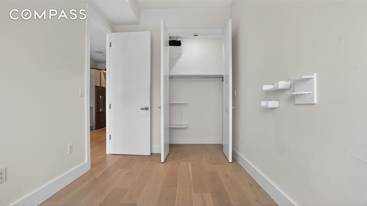 1129 Halsey St #4R - Photo 5 of 8