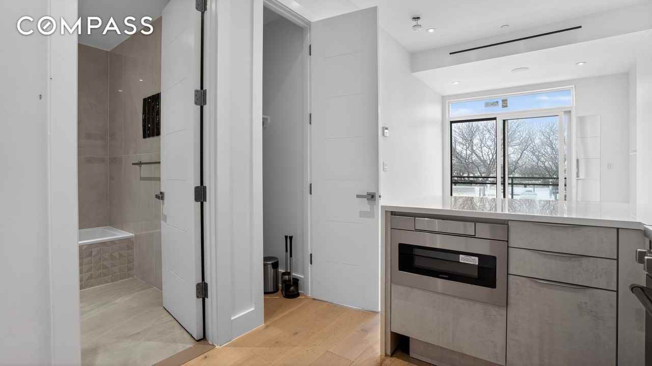 1129 Halsey St #4R - Photo 6 of 8