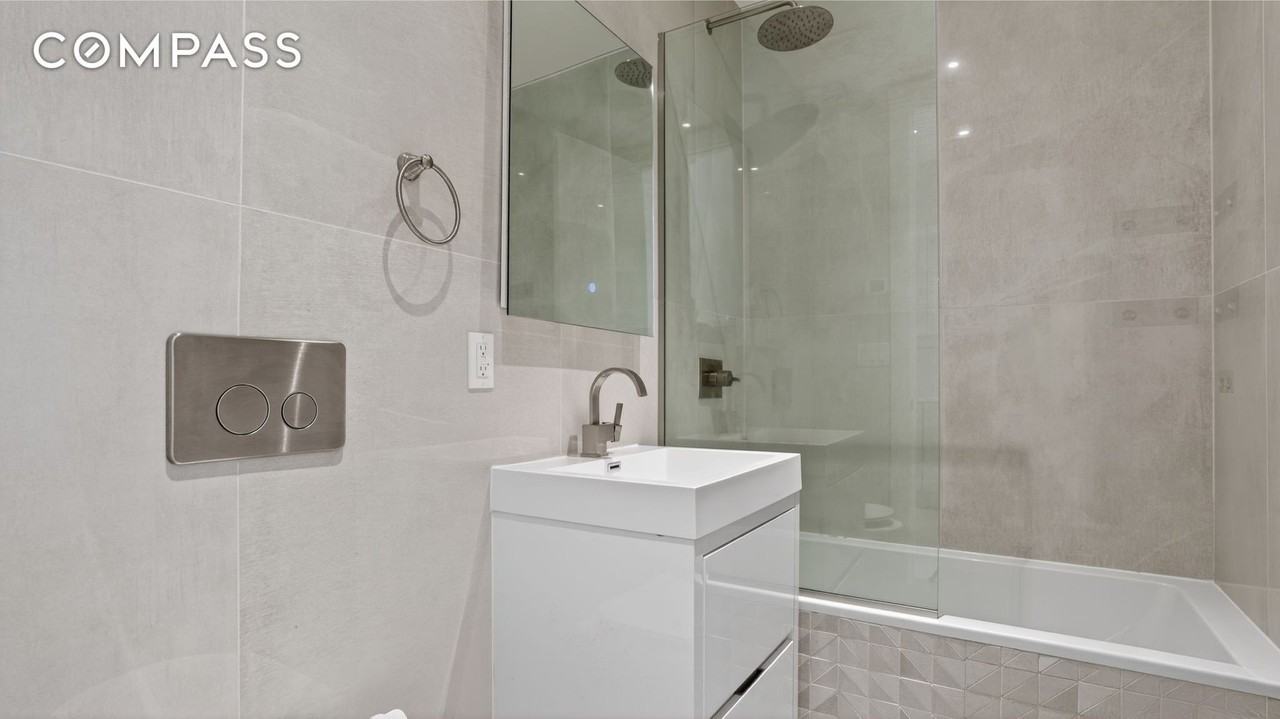 1129 Halsey St #4R - Photo 7 of 8