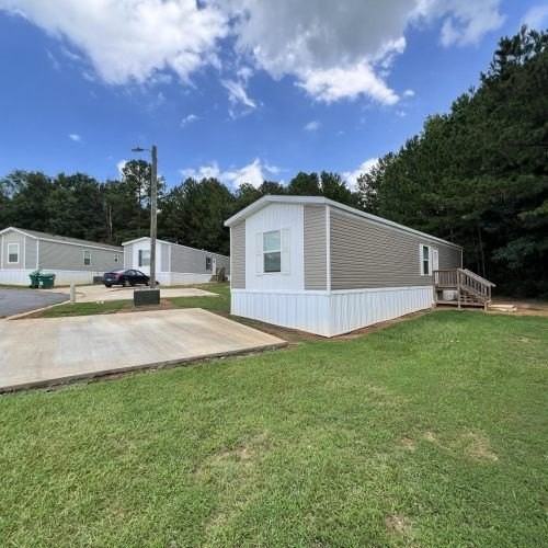 172 Teasley Ln - Photo 2 of 8