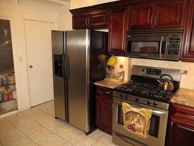 16612 Union Tpke - Photo 2 of 19