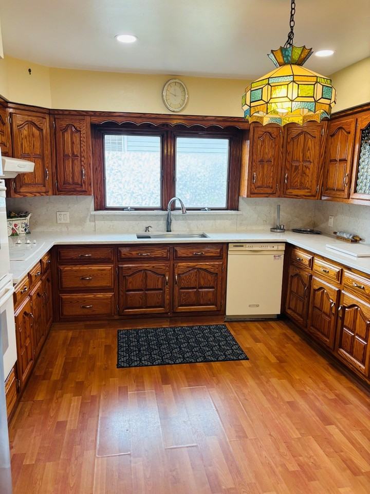 45 Nassau Ave - Photo 3 of 16