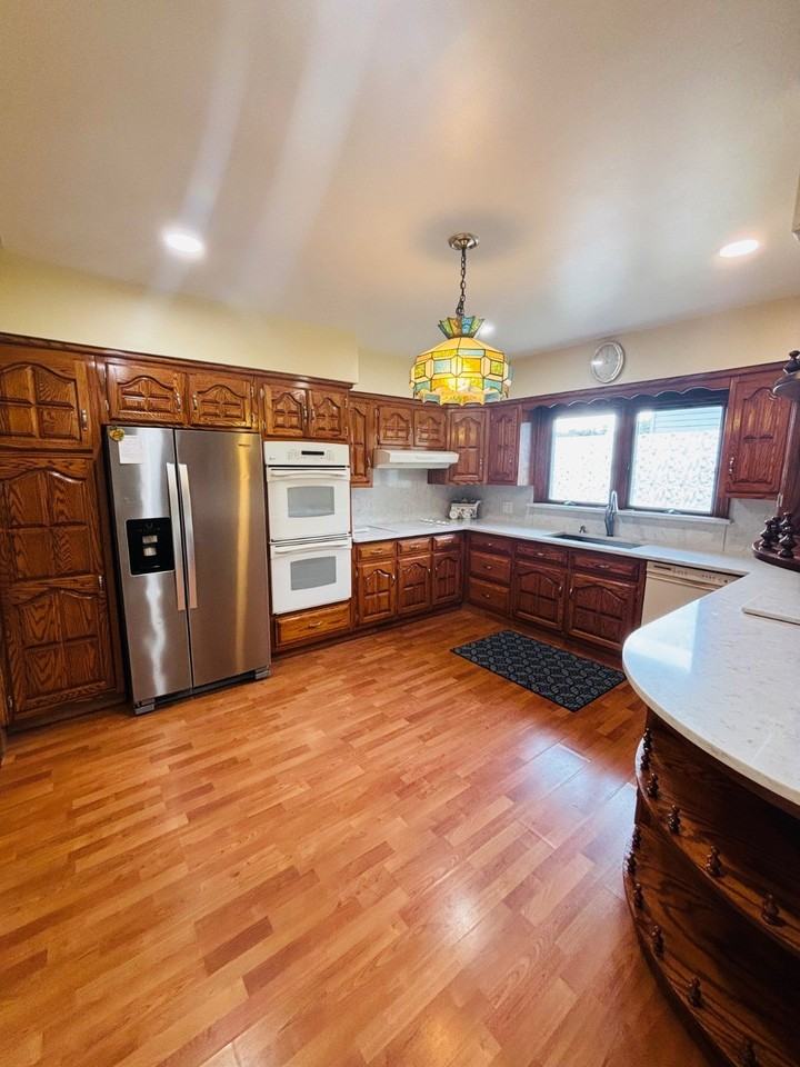 45 Nassau Ave - Photo 4 of 16