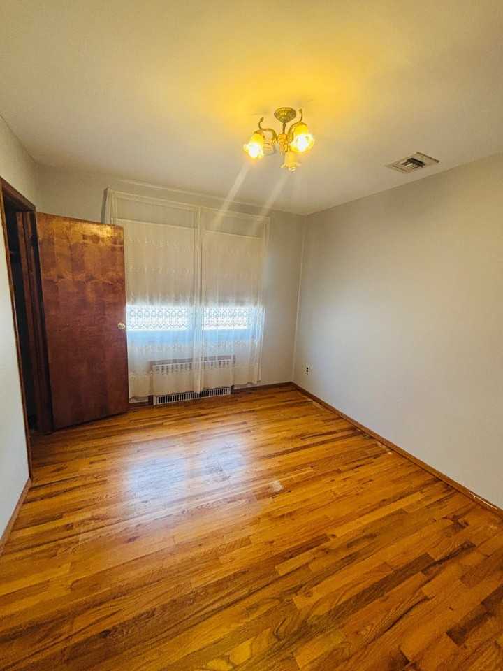 45 Nassau Ave - Photo 7 of 16