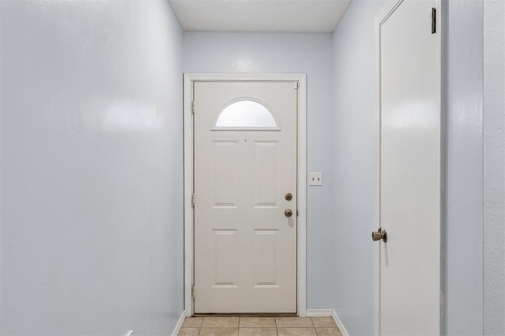 213 S Silver Dr - Photo 3 of 28