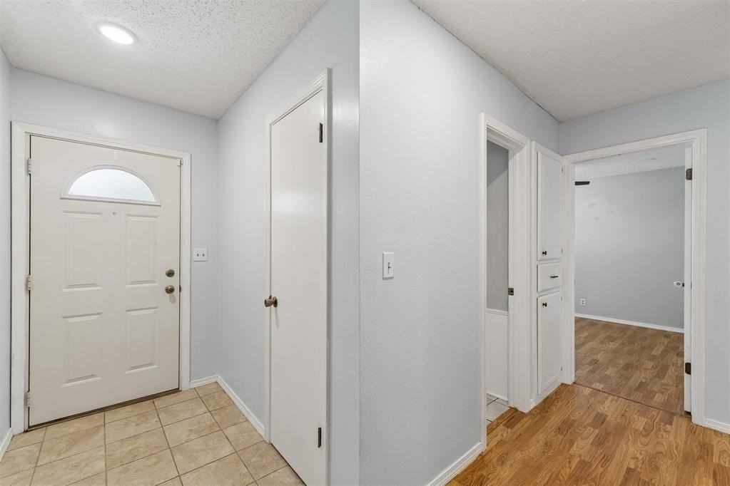 213 S Silver Dr - Photo 4 of 28