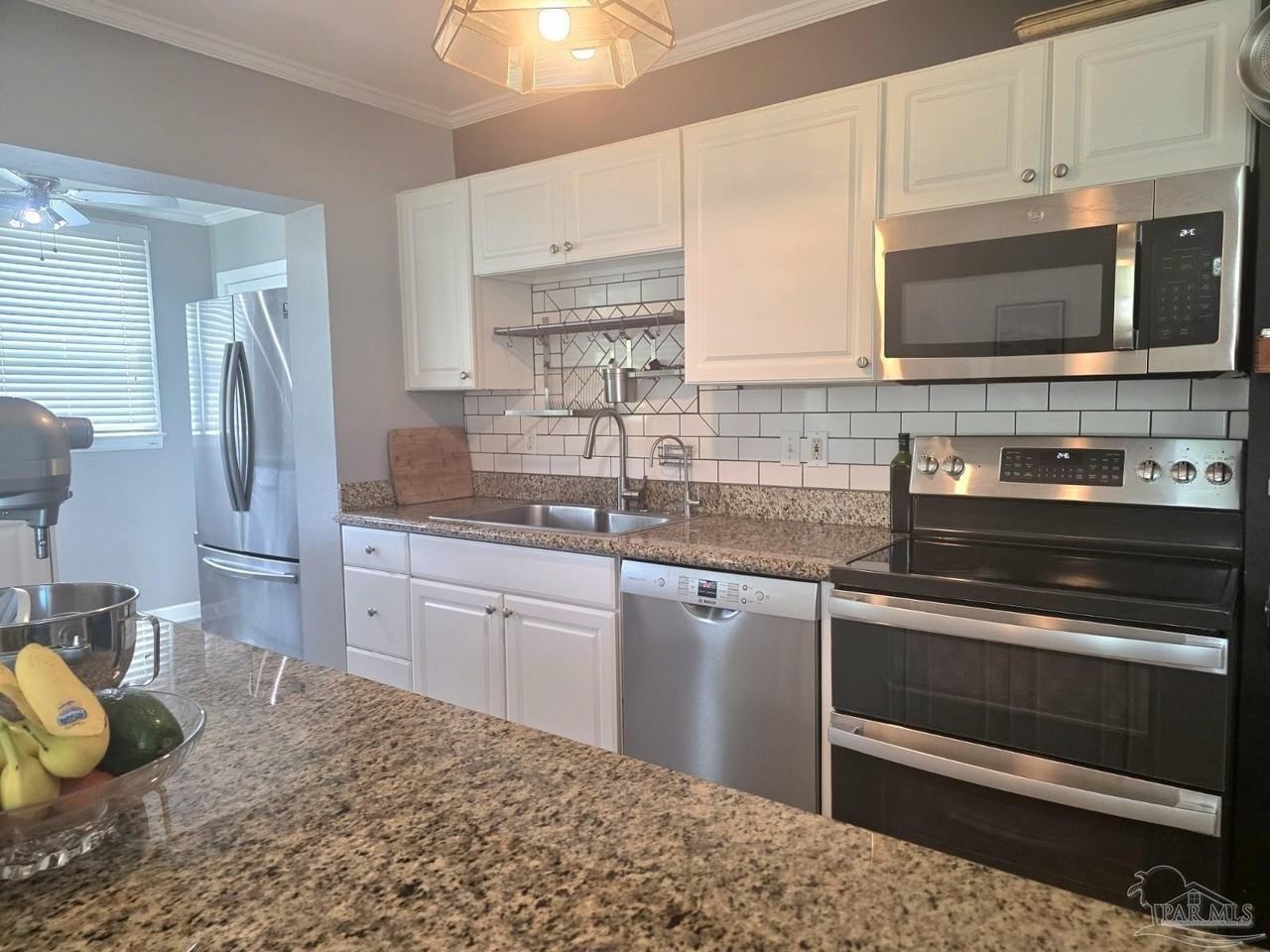 1010 E Maxwell St - Photo 5 of 24