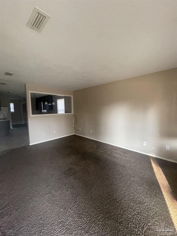 10047 Hillview Dr - Photo 2 of 7