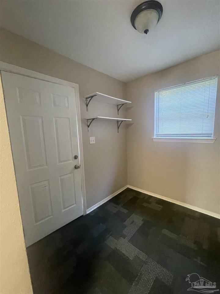 10047 Hillview Dr - Photo 4 of 7
