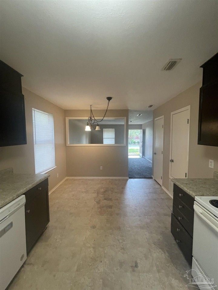 10047 Hillview Dr - Photo 5 of 7
