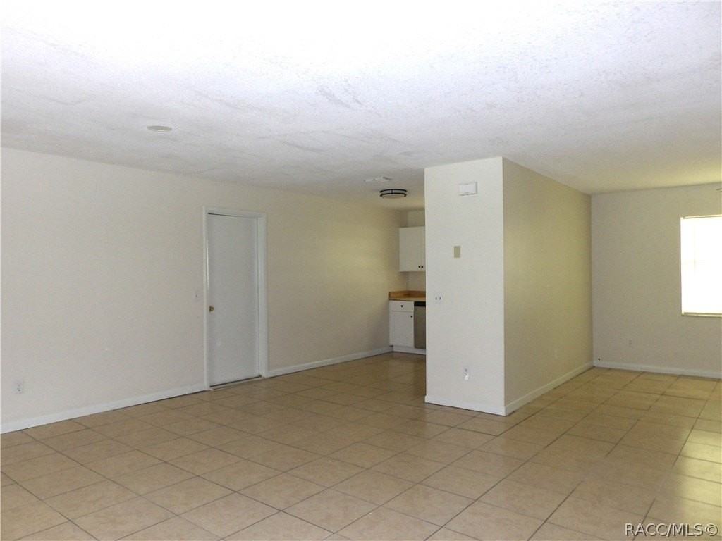 8935 N Basswood Ave - Photo 6 of 16