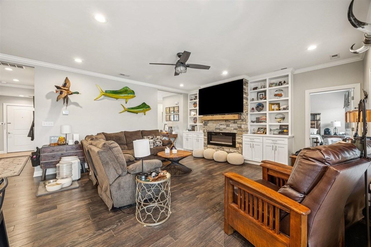 1434 Boulder Ct - Photo 3 of 22